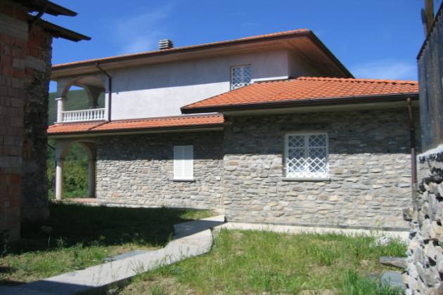 Villa: un ingresso - indietro
