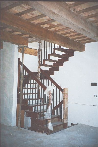 Interno casa in Pietra con panorama sulle colline marchigiane